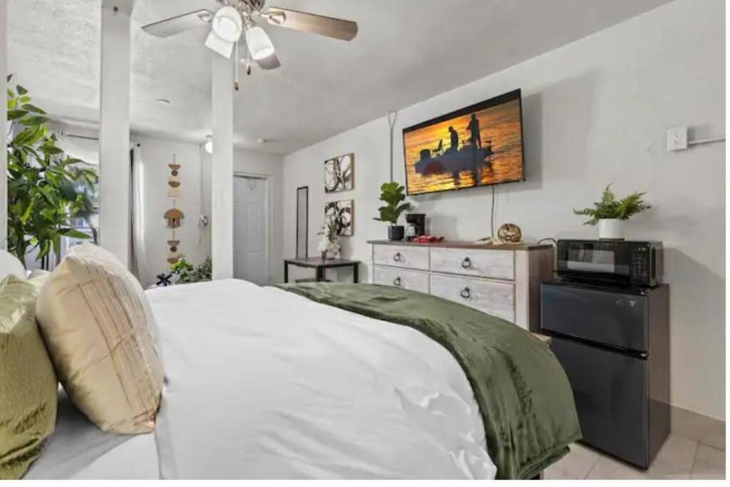 Inviting Oasis - Cozy, Spotless, And Comfortable Room Pahokee Екстериор снимка